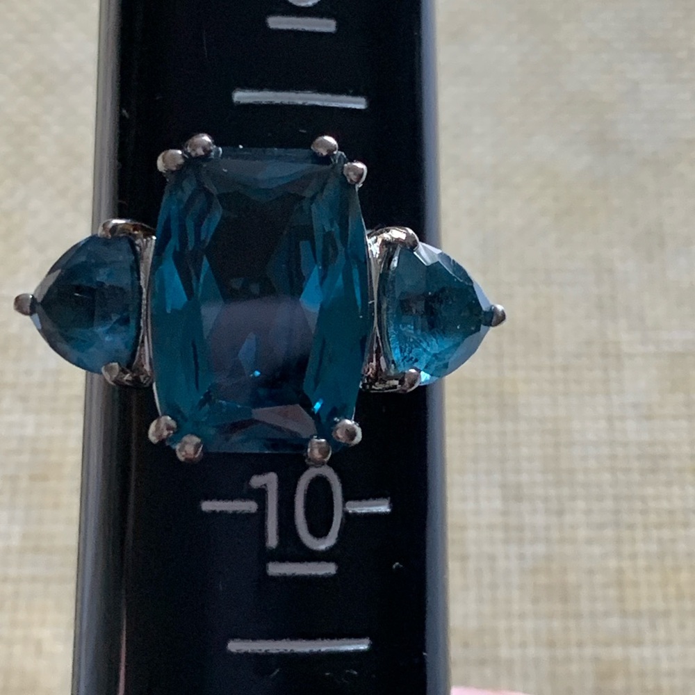 Something Blue!Elegant Genuine Blue Topaz Gemstone Ring, Sterling Silver, size 9 - Picture 9 of 16
